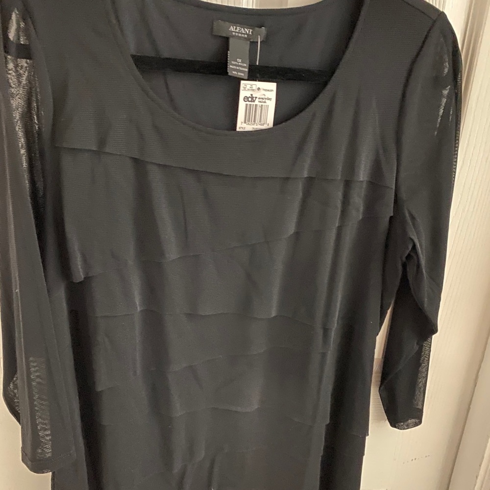 Black Alfani Woman's 1x top, mesh sleeves